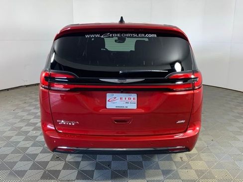 New 2026 Chrysler Pacifica Select image 6