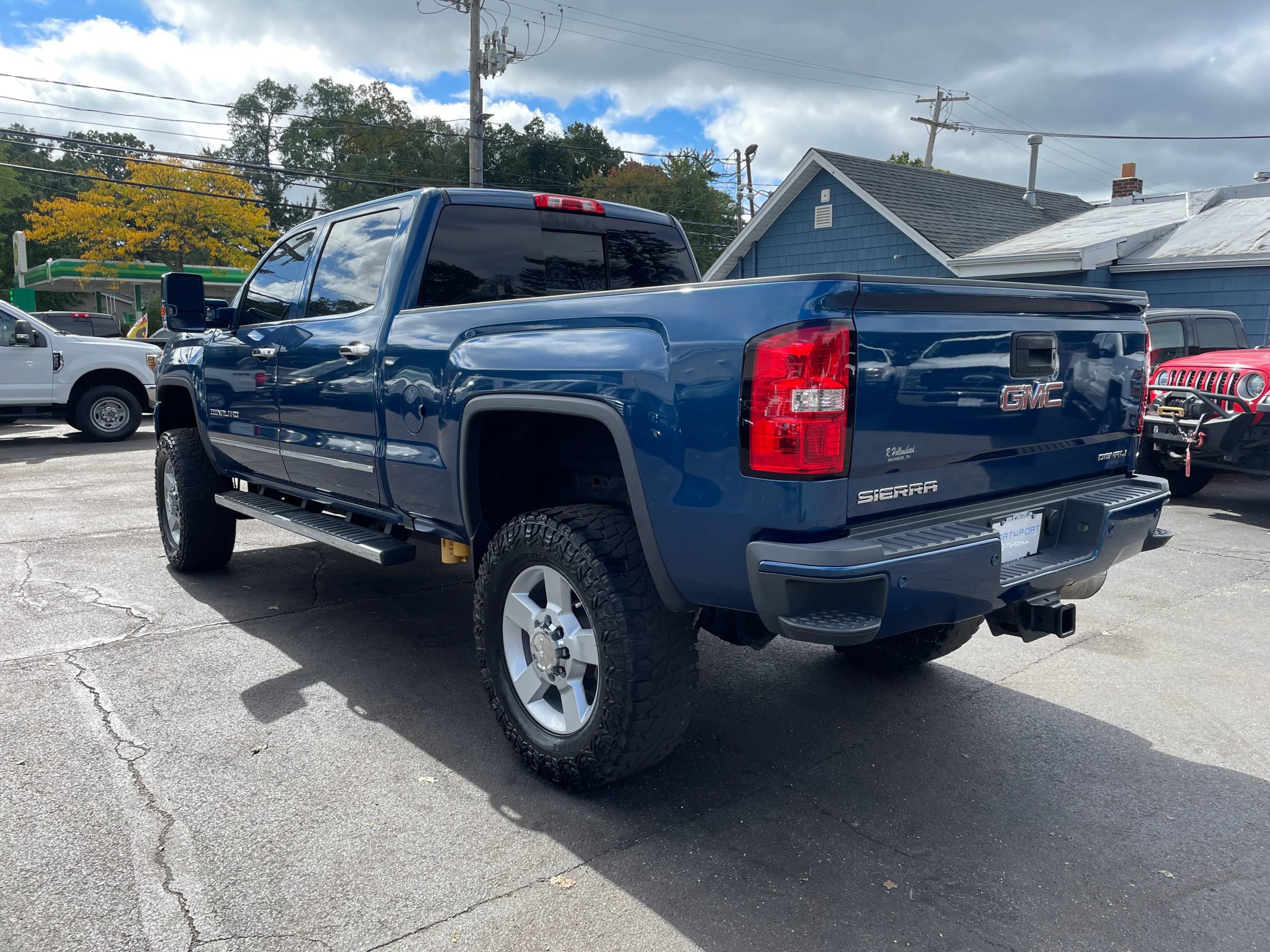 Used 2016 GMC Sierra 2500 Denali w/ Duramax Plus Package AWD/4WD image 3