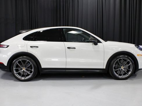 Used 2024 Porsche Cayenne Turbo GT image 8