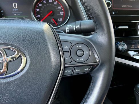 Used 2022 Toyota Camry XSE image 17