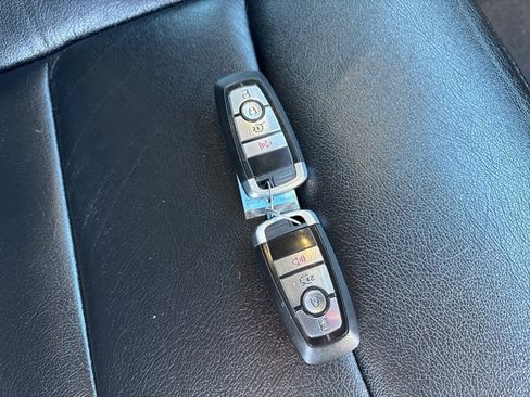 Used 2022 Ford Explorer XLT image 6