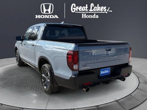 Used 2025 Honda Ridgeline Sport image 4