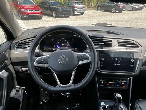 Used 2024 Volkswagen Tiguan SE image 19