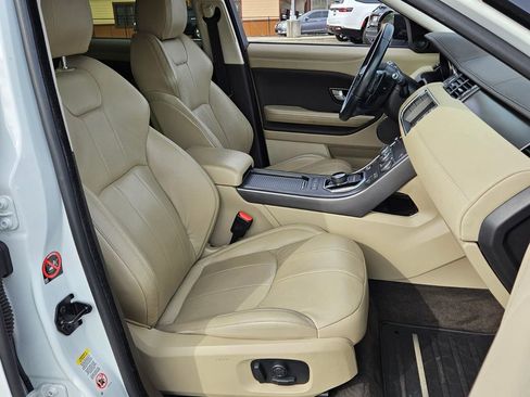 Used 2019 Land Rover Range Rover Evoque SE image 15