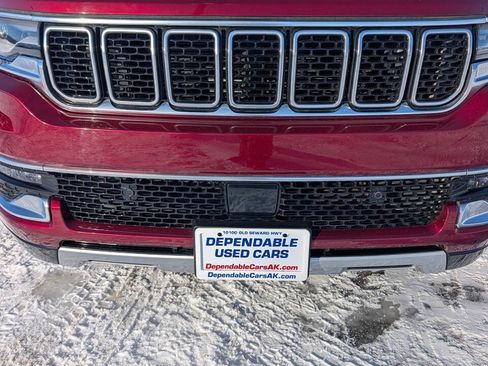 Used 2022 Jeep Wagoneer Series II AWD/4WD image 4