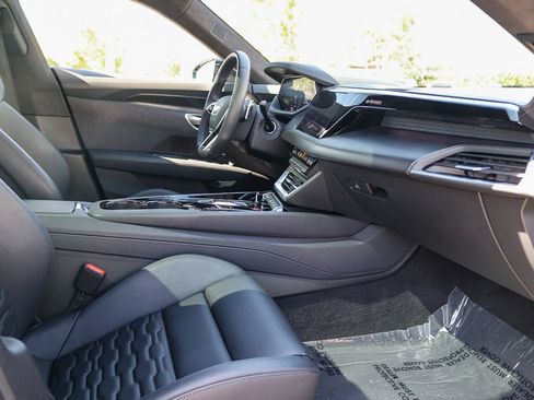 Used 2024 Audi e-tron GT Prestige AWD/4WD image 16