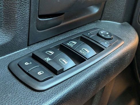 Used 2014 RAM 1500 Express RWD image 26