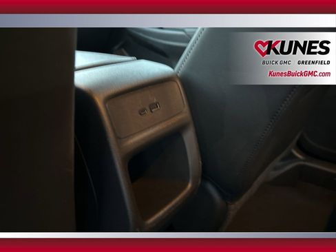 Used 2025 Buick Envista Preferred image 33