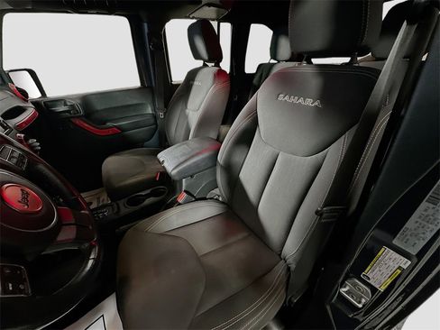 Used 2018 Jeep Wrangler Unlimited Sahara w/ Connectivity Group image 15