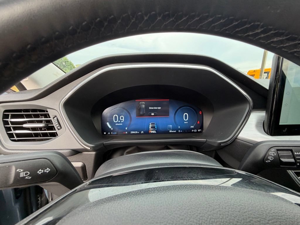 Certified 2025 Ford Escape Platinum AWD/4WD image 32