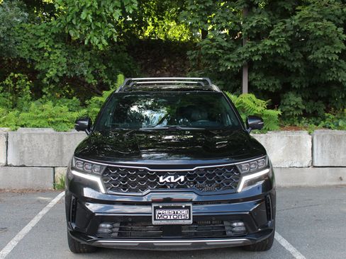 Used 2022 Kia Sorento SX Prestige w/ Panoramic Sunroof Package AWD/4WD image 3