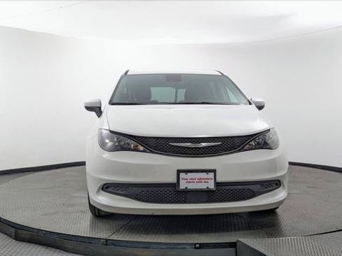 Used 2023 Chrysler Voyager LX FWD image 12