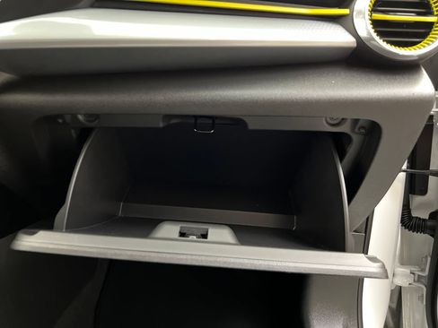 Used 2025 Chevrolet Trax LT FWD image 32