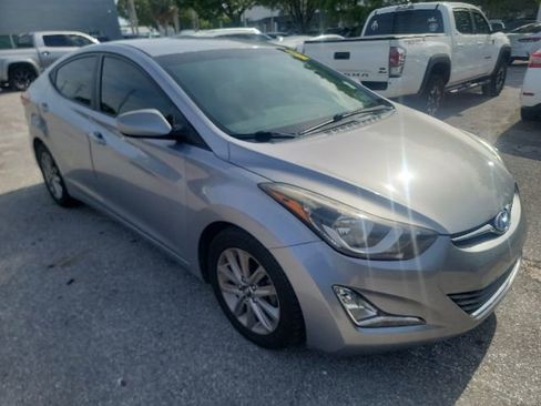 Used 2015 Hyundai Elantra SE w/ Option Group 02 FWD image 4