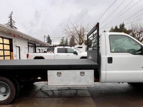 Used 2014 Ford F550 2WD Regular Cab Super Duty image 8