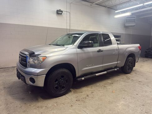 Used 2010 Toyota Tundra 4x4 Double Cab image 3