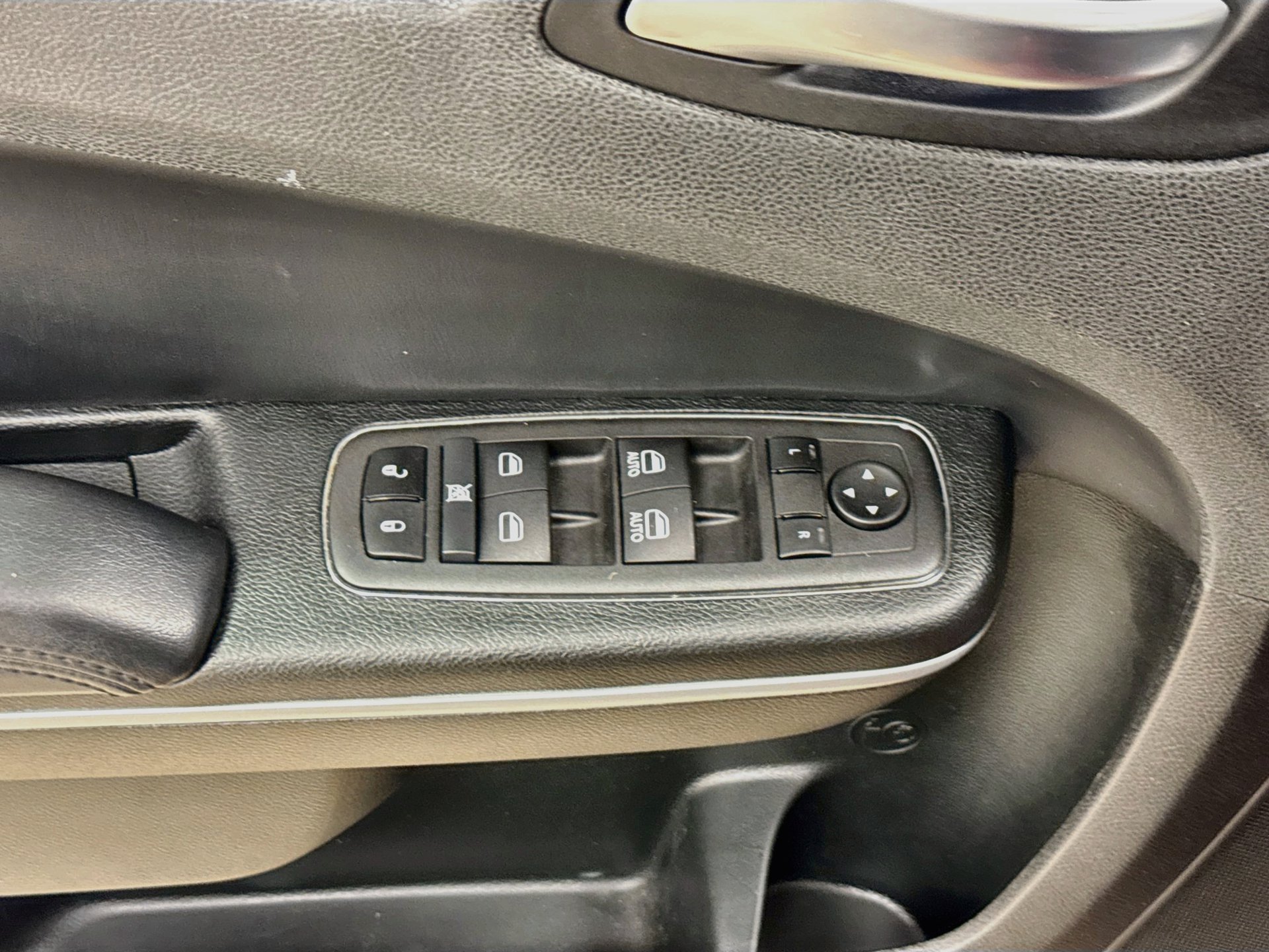 Used 2022 Chrysler 300 Touring L RWD image 17