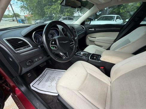 Used 2018 Chrysler 300 Touring w/ Chrome Appearance Package RWD image 19