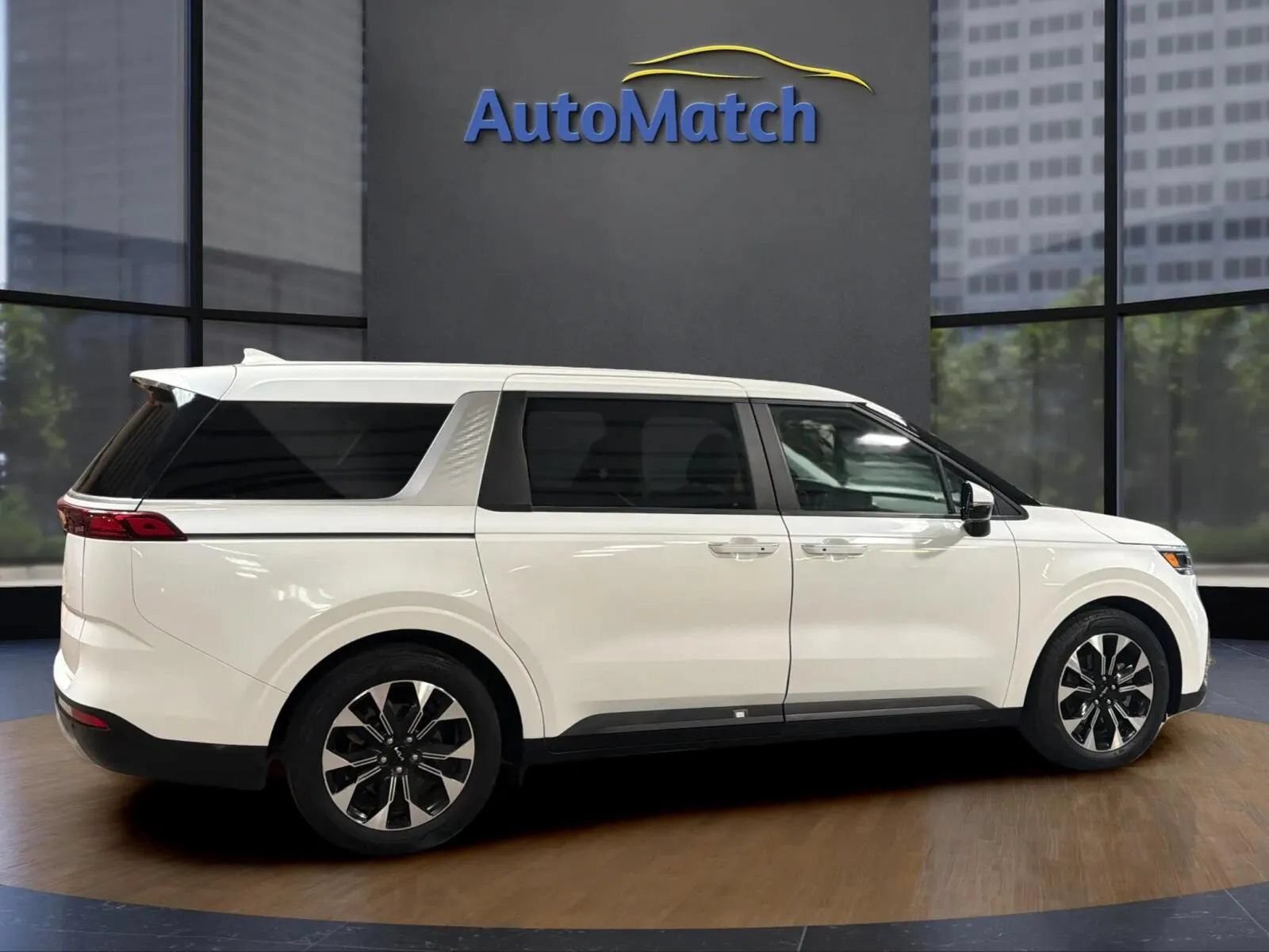 Used 2024 Kia Carnival EX FWD image 12