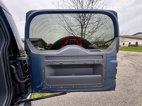 Used 2020 Land Rover Defender 110 SE image 12