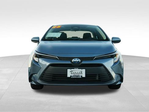 Used 2025 Toyota Corolla LE w/ LE Premium Package image 2
