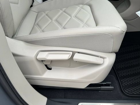 New 2026 Volkswagen Atlas SE FWD image 43