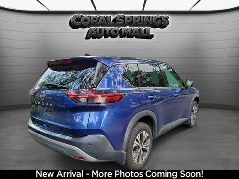 Used 2021 Nissan Rogue SV FWD image 2