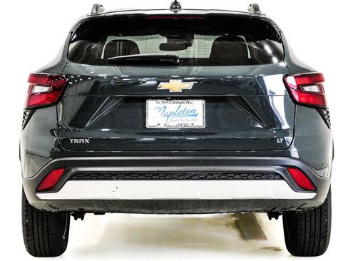 Used 2025 Chevrolet Trax LT FWD image 7