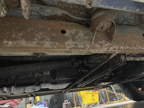 Used 2002 Chevrolet Avalanche 1500 4dr 4WD Crew Cab SB w/ Off-Road Suspension Pkg image 27