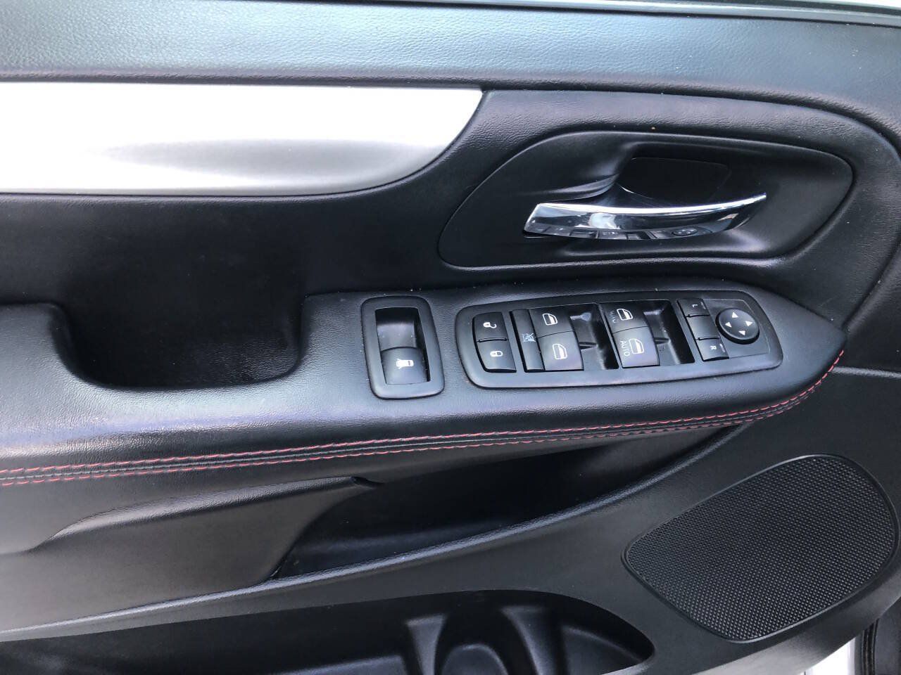 Used 2019 Dodge Grand Caravan GT FWD image 12