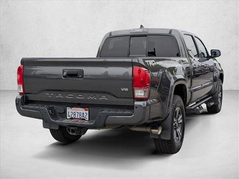 Used 2016 Toyota Tacoma TRD Sport RWD image 5