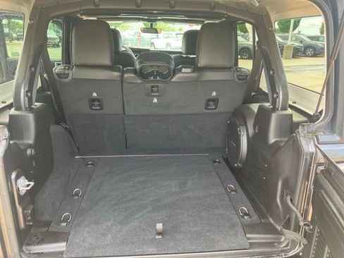 Certified 2019 Jeep Wrangler Unlimited Sahara AWD/4WD image 28
