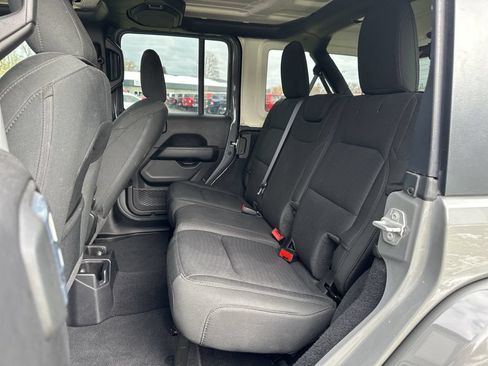 Used 2021 Jeep Wrangler Unlimited Sahara w/ Uconnect 4C Nav & Sound Group AWD/4WD image 29