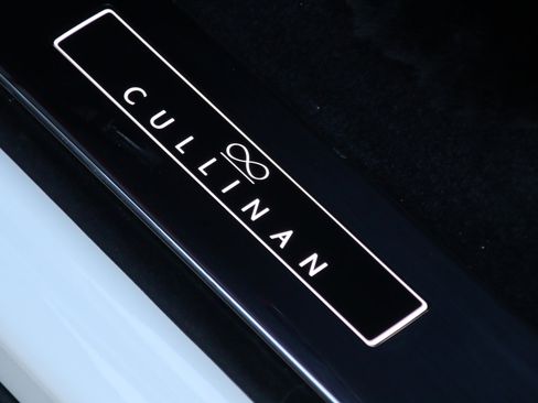 Used 2023 Rolls-Royce Cullinan Black Badge w/ Driver's Package image 11
