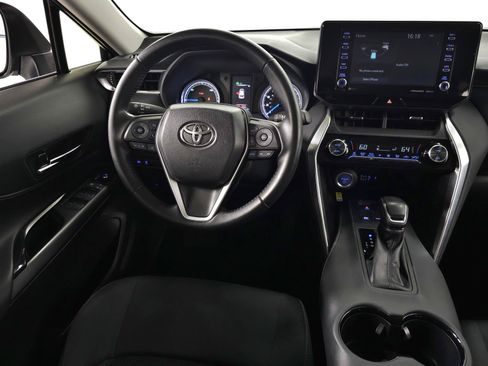 Used 2022 Toyota Venza LE AWD/4WD image 18