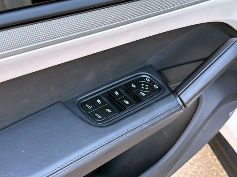 Used 2024 Porsche Cayenne image 19