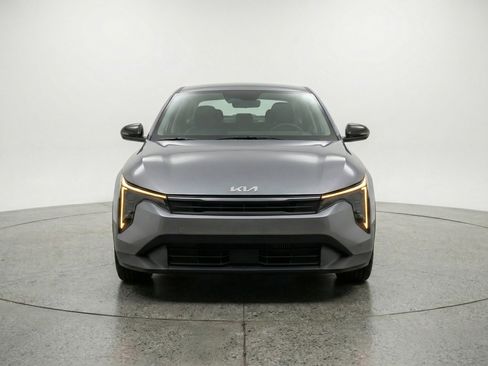 Used 2025 Kia K4 LXS FWD image 2