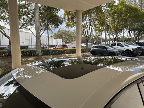 Used 2022 Porsche Macan AWD/4WD image 16