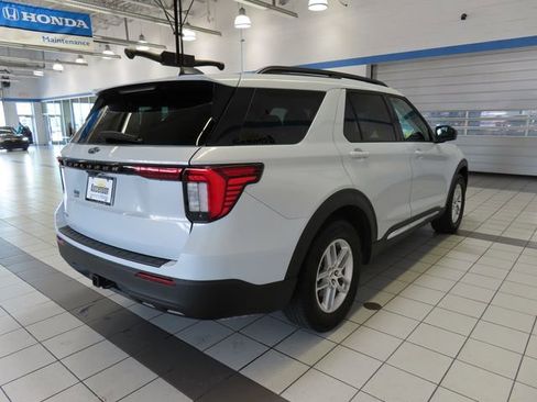 Used 2025 Ford Explorer Active RWD image 12