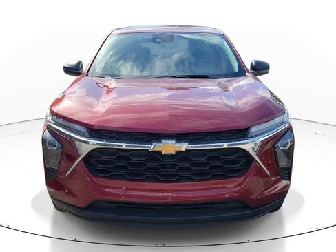 Used 2024 Chevrolet Trax LS w/ Driver Confidence Package FWD image 2