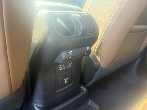Used 2021 Jeep Wrangler Unlimited Sahara image 19