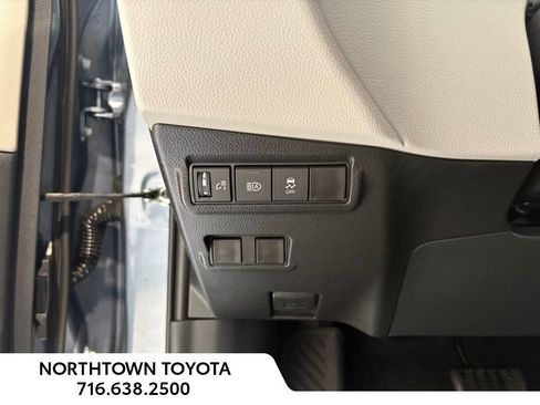 Used 2026 Toyota Corolla Cross L image 13