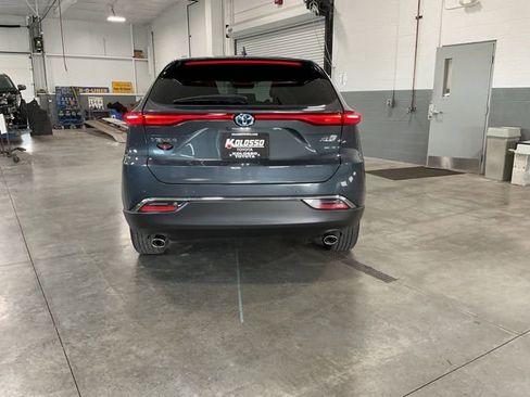 Used 2023 Toyota Venza XLE AWD/4WD image 5