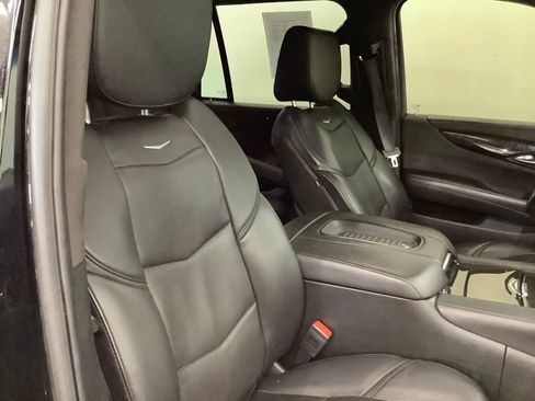 Used 2018 Cadillac Escalade Platinum image 33