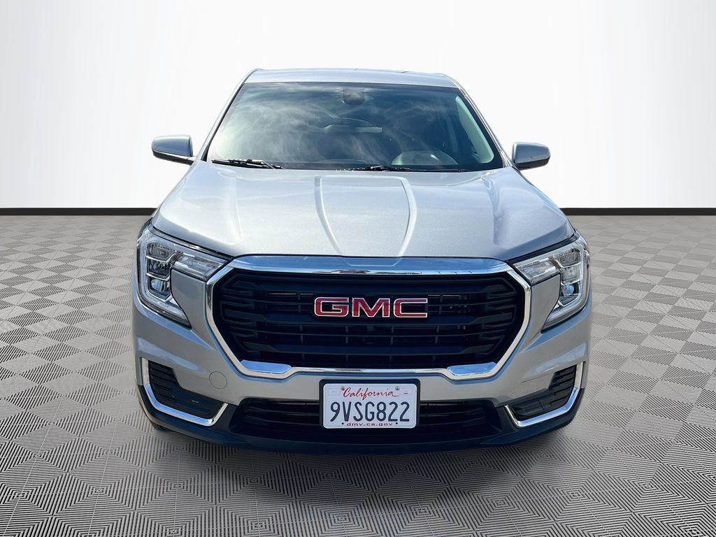 Used 2024 GMC Terrain SLE AWD/4WD image 2