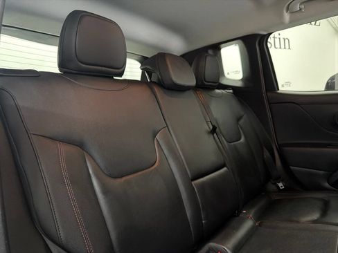 Used 2018 Jeep Renegade Trailhawk AWD/4WD image 25