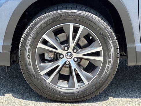 Used 2019 Toyota Highlander Plus FWD image 26