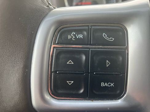 Used 2013 Chrysler Town & Country Touring FWD image 16