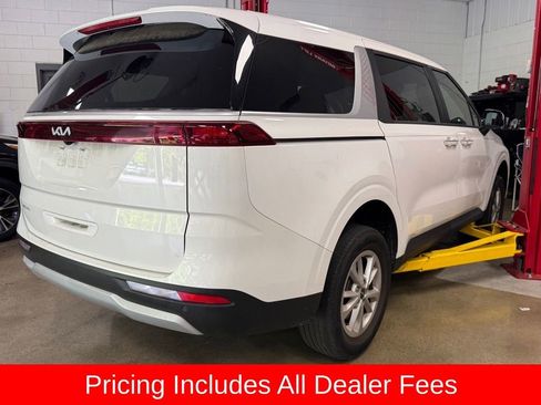 Used 2024 Kia Carnival LX FWD image 2