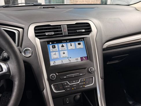 Used 2018 Ford Fusion SE w/ Equipment Group 602A FWD image 34